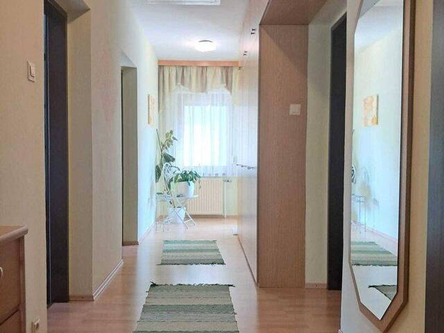 Immobilie in Neusiedl an der Zaya - Perfekt geschnittenes Einfamilienhaus in Neusiedl/Zaya - thermisch saniert, Photovoltaikanlage, Weinkeller, Brunnen usw. - Bild 2