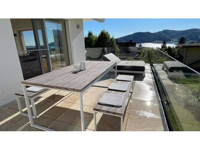 Immobilie in Nußdorf am Attersee - Schönes modernes Haus in Nussdorf am Attersee im Salzkammergut, mit großzügiger Terrasse und Garten, sowie exklusivem Blick auf den Attersee und das gegenüberliegende Höllengebirge. - Bild 1