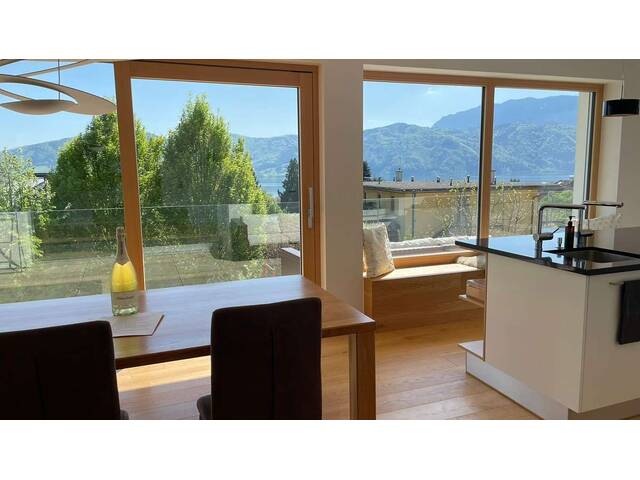 Immobilie in Nußdorf am Attersee - Schönes modernes Haus in Nussdorf am Attersee im Salzkammergut, mit großzügiger Terrasse und Garten, sowie exklusivem Blick auf den Attersee und das gegenüberliegende Höllengebirge. - Bild 3