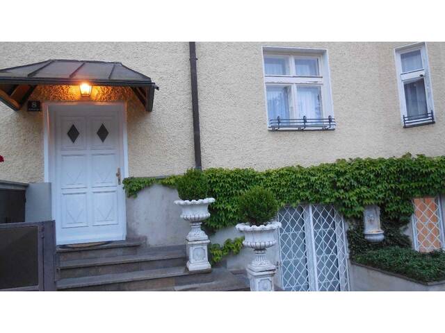 Immobilie in Kirchdorf an der Krems - Wohnen in der Stadtvilla! Charmante Altbauwohnung mit großer Terrasse im Zentrum der Bezirkshauptstadt Kirchdorf/Krems - Bild 0