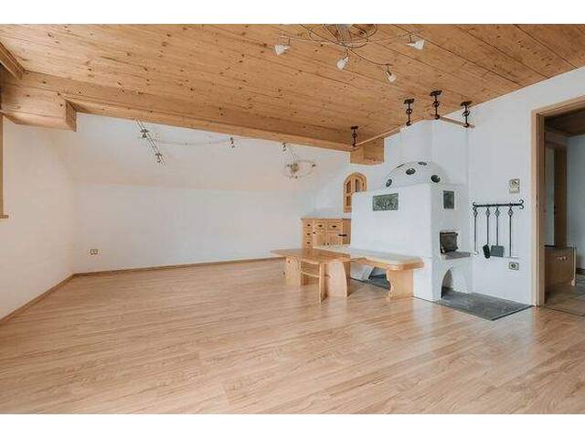 Immobilie in Fügen - Gemütliche 3-Zimmer-Dachgeschosswohnung mit Balkon, eigenem Gartenanteil und Bergblick in Fügen - Bild 2