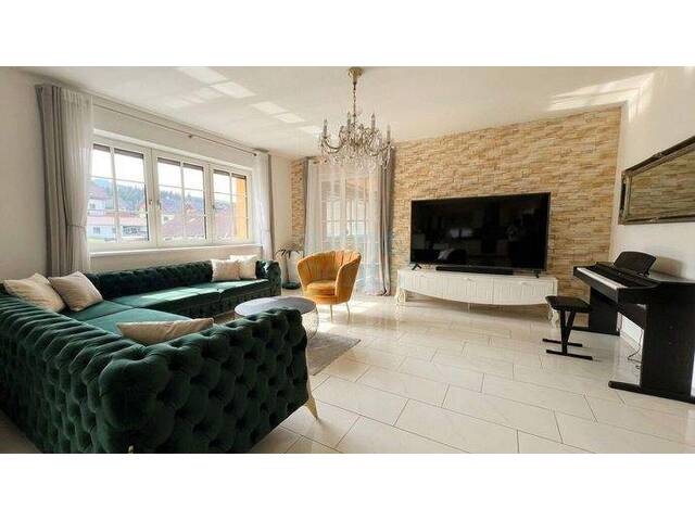 Immobilie in Waidhofen an der Ybbs - Großzügiges Einfamilienhaus mit Doppelgarage, Sonnenterrasse und viel Platz zum Leben - Bild 3