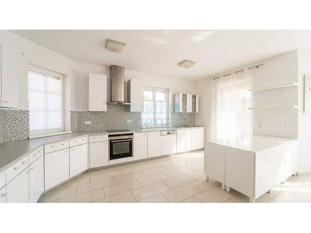 Immobilie in Waidhofen an der Ybbs - Großzügiges Einfamilienhaus mit Doppelgarage, Sonnenterrasse und viel Platz zum Leben - Bild 4