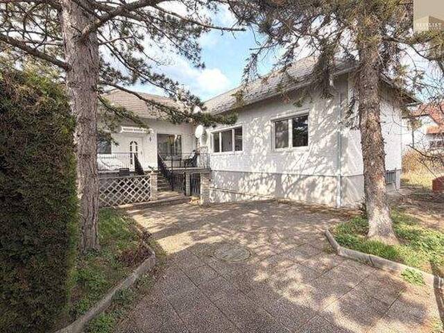 Immobilie in Kottingbrunn - Großzügiges Einfamilienhaus mit 5 Zimmern und Ausbaureserve im Dach - Bild 0