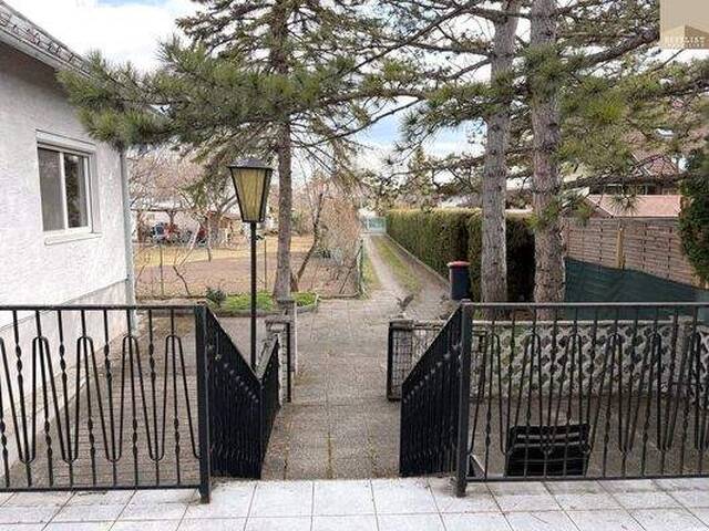 Immobilie in Kottingbrunn - Großzügiges Einfamilienhaus mit 5 Zimmern und Ausbaureserve im Dach - Bild 1