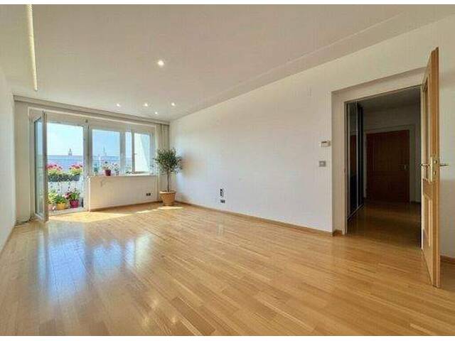 Immobilie in Guntramsdorf - Wohnen im Grünen und bestens angebunden an Wien | GRÜNBLICK in den ruhigen Innenhof | Süd-West-Loggia | inkl. Stellplatz - Bild 2