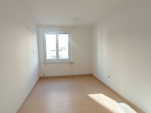 Immobilie in Pottenstein - Charmante EG-Wohnung in Pottenstein: 3 Zimmer, Balkon & Stellplatz - Bild 2