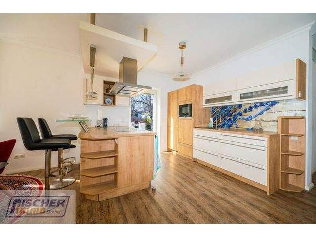 Immobilie in Maria-Lanzendorf - TRAUMHAFTE VILLA mit großem Garten und Pool - Bild 2