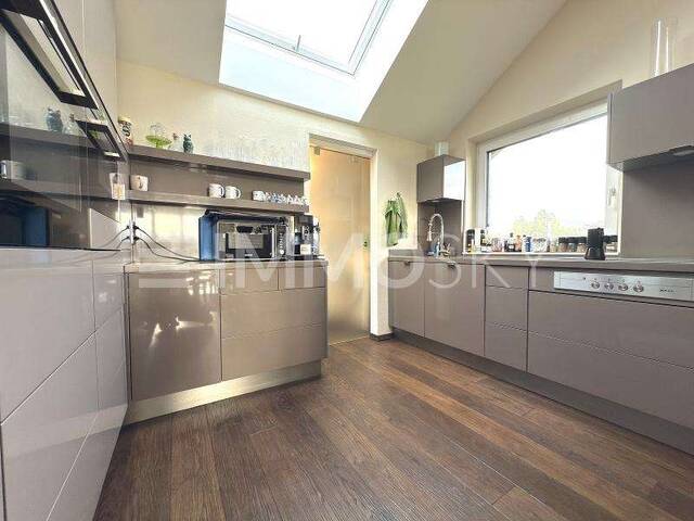 Immobilie in Neumarkt am Wallersee - PERFEKT FÜR JUNG UND ALT - Penthouse mit Lift bis in die Wohnung! - Bild 2