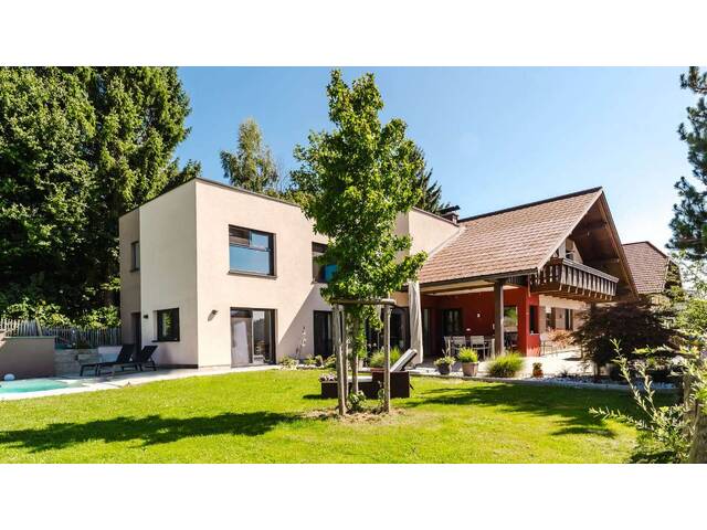 Immobilie in Pfaffing - Wohnen mit Weitblick: Großzügiges Zuhause mit Pool, Garten & viel Potenzial - Bild 1