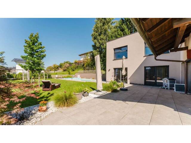 Immobilie in Pfaffing - Wohnen mit Weitblick: Großzügiges Zuhause mit Pool, Garten & viel Potenzial - Bild 3