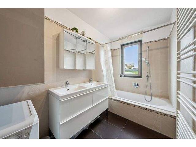 Immobilie in Oberndorf bei Salzburg - TOP GEPFLEGTE 4-ZIMMER-WOHNUNG MIT BALKON UND CARPORT IN VOLLERN BEI OBERNDORF - Bild 2