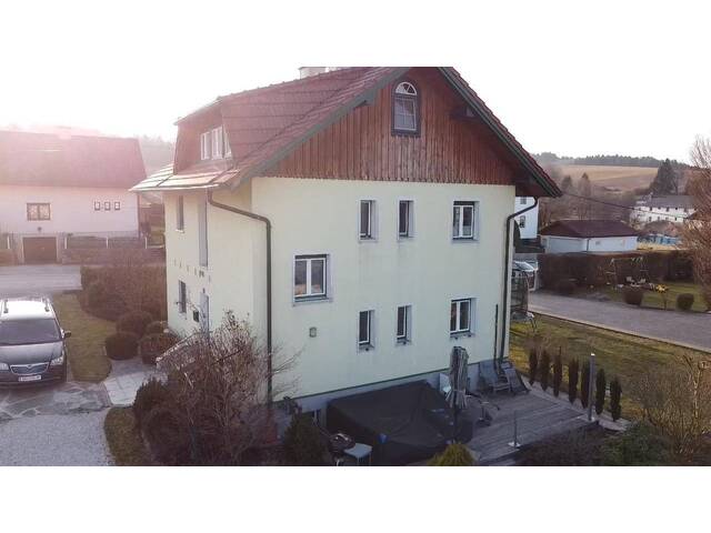 Immobilie in Neukirchen bei Lambach - Gerneralsaniertes Anlegerhaus mit 2 Wohnungen oder Familien! - Bild 2