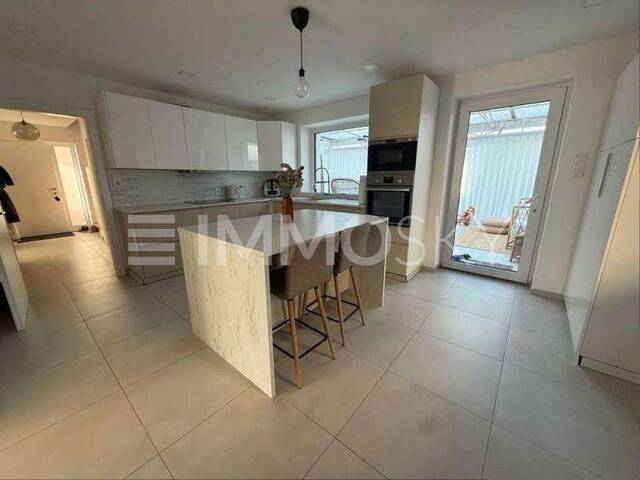 Immobilie in Sattledt - FAMILIENDOMIZIL MIT OPTIMALER RAUMAUFTEILUNG UND GROSSEM GARTEN - Bild 2