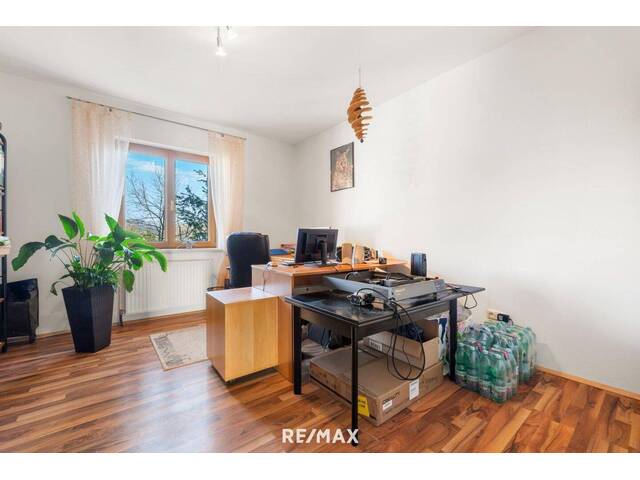 Immobilie in Gleinstätten - Mehr Volumen für Ihre Ideen! Mehretagen Wohnhaus mit Heimwerkstatt und Einliegerwohnung im Ortskern Gleinstätten - Bild 2