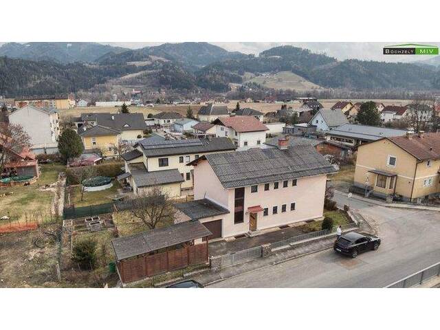 Immobilie in Knittelfeld - Zweifamilienhaus mit zwei separaten Wohneinheiten, Balkon, Garage und Carport in ruhiger Lage von Knittelfeld - Bild 0