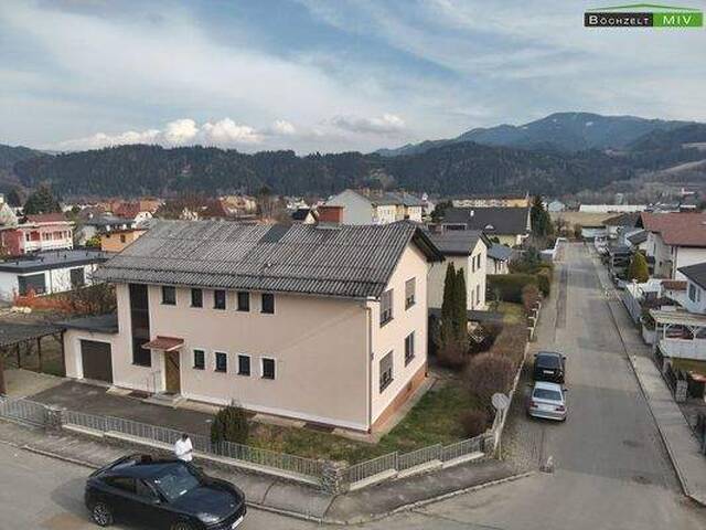 Immobilie in Knittelfeld - Zweifamilienhaus mit zwei separaten Wohneinheiten, Balkon, Garage und Carport in ruhiger Lage von Knittelfeld - Bild 2