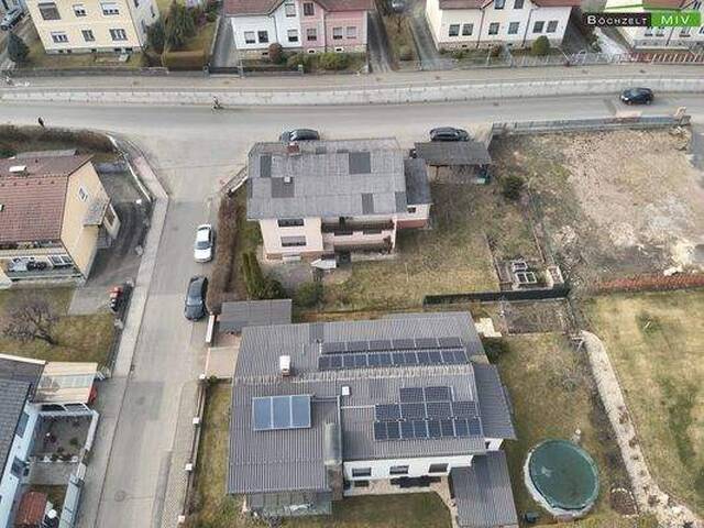 Immobilie in Knittelfeld - Zweifamilienhaus mit zwei separaten Wohneinheiten, Balkon, Garage und Carport in ruhiger Lage von Knittelfeld - Bild 3