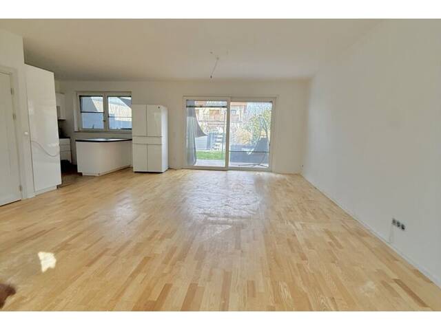 Immobilie in Strasshof an der Nordbahn - | Modernes Doppelhaus mit Garten und Terrasse | Ihr neues Zuhause in Strasshof an der Nordbahn | Großer Wohnkeller | Sonniger Eigengarten - Bild 4