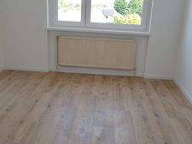 Immobilie in Gänserndorf - Sonnige 2 Zimmerwohnung im 3. Stock im Zentrum von Gänserndorf - Bild 3