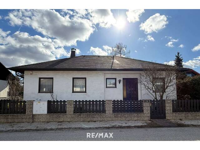 Immobilie in Eggendorf - Großzügiger Bungalow mit großem Grundstück und Entwicklungspotenzial in Eggendorf - Bild 0