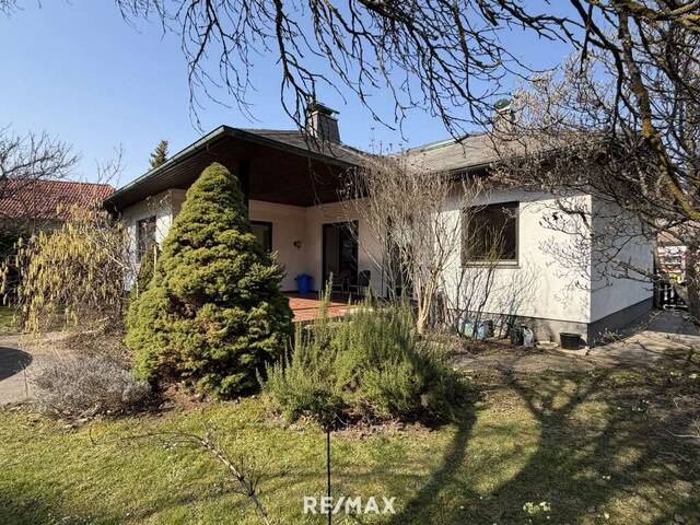 Immobilie in Eggendorf - Großzügiger Bungalow mit großem Grundstück und Entwicklungspotenzial in Eggendorf - Bild 2