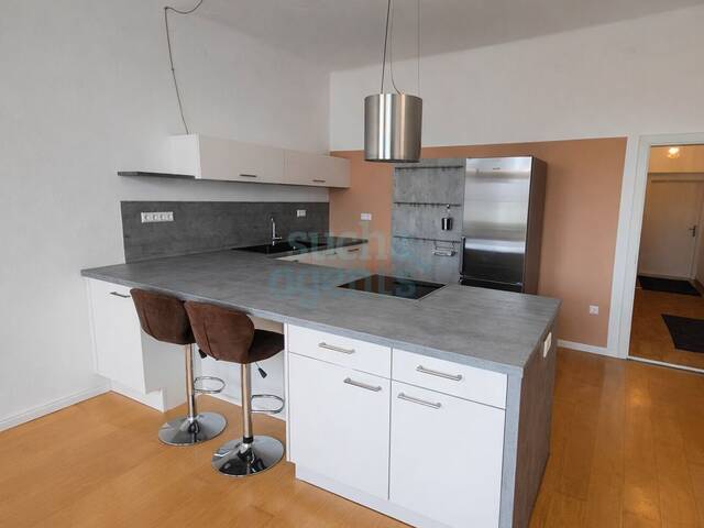 Immobilie in Wels - Ca. 125 m² große 4 Zimmerwohnung mit hohen Decken und 15 m² Balkon in zentraler Lage von Wels - Bild 2