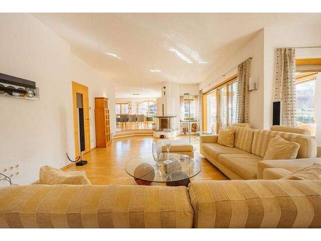 Immobilie in Zell am See - Stilvolle Landhausvilla mit Spa und Gartenidylle - Bild 2