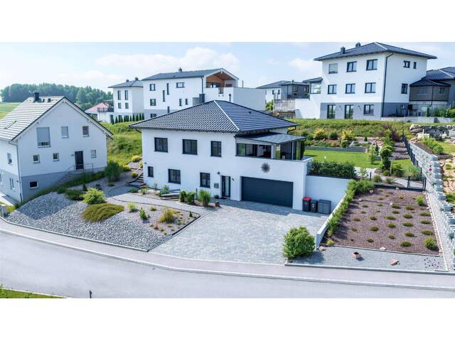 Immobilie in Schardenberg - Neuwertiges EFH mit toll angelegtem Garten & Doppelgarage – energieeffizient in Schardenberg (AT) - Bild 1