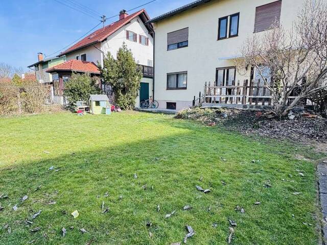 Immobilie in Braunau am Inn - Attraktives Zweifamilienhaus mit zwei vermieteten Wohnungen und neuer Luftwärmepumpe - Bild 2