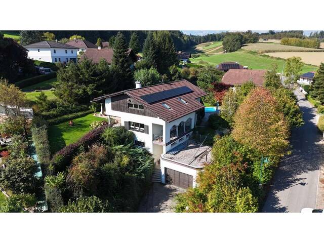 Immobilie in Schwanenstadt - Landhaus Sonnenhang - Wohnen zwischen Natur, Stil und Weitblick - Bild 1