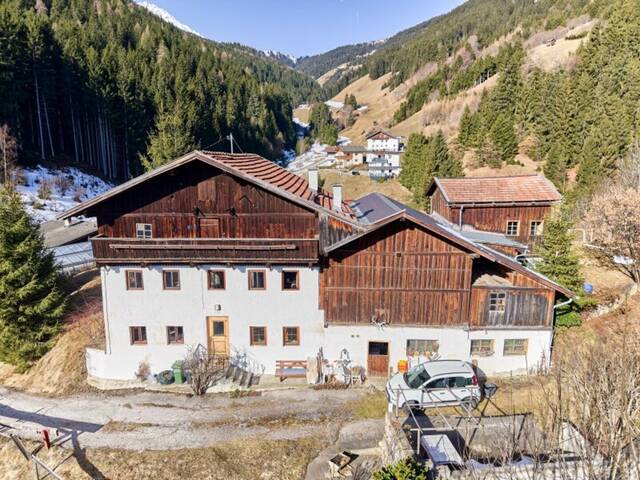 Immobilie in Oberperfuss - Bauernhaus mit Geschichte – viel Platz, viel Potenzial, viele Möglichkeiten - Bild 0