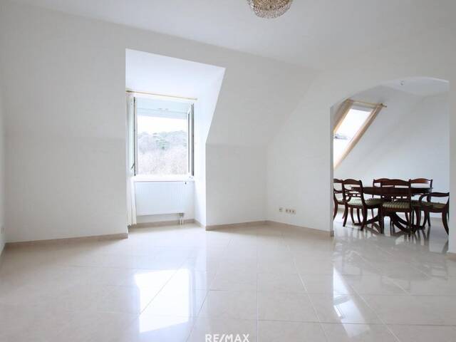 Immobilie in Baden - Stilvolle 3,5-Zimmer-Wohnung mit Terrasse und herrlichem Panorama auf die historischen Burgruinen - Bild 1