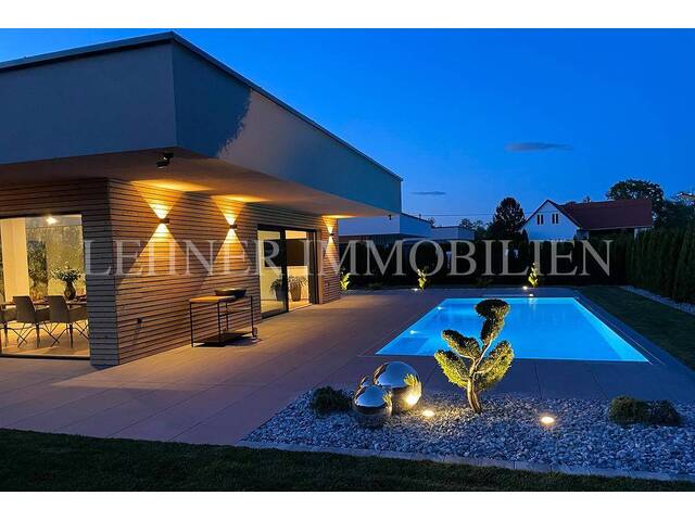 Immobilie in Dobl - * Dobl * Mediterranes Refugium * Hochwertiger Bungalow mit mediterranem Flair und einem Olivenbaum im Herzen des Lichthofs * - Bild 0