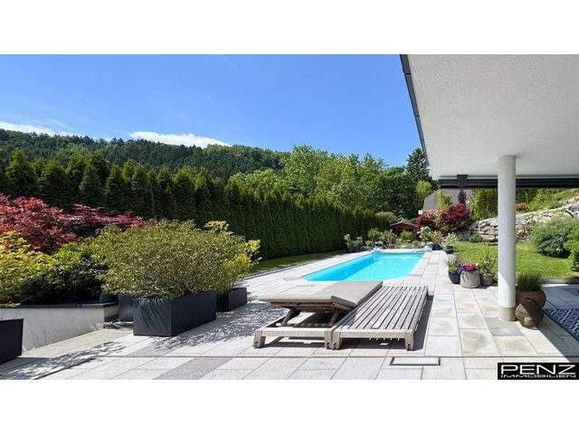 Immobilie in Lichtenberg - LICHTENBERG: Architektur trifft Natur - Exklusive Designvilla mit Pool und Panoramablick - Bild 1