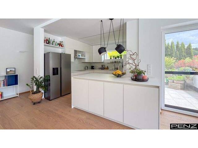 Immobilie in Lichtenberg - LICHTENBERG: Architektur trifft Natur - Exklusive Designvilla mit Pool und Panoramablick - Bild 3