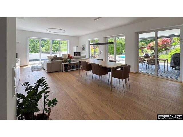 Immobilie in Lichtenberg - LICHTENBERG: Architektur trifft Natur - Exklusive Designvilla mit Pool und Panoramablick - Bild 4