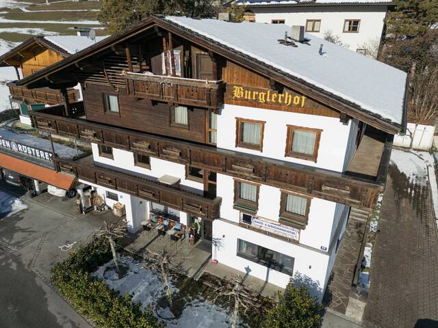 Immobilie in Telfs - Traditionelles Haus mit mehreren Wohneinheiten, Caférösterei und Hofladen in Bestlage von Telfs ! - Bild 0