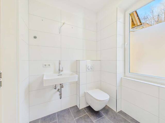 Immobilie in Gmunden - Hochwertig renovierte 2-Zimmer-Wohnung mit privatem Eigengarten, Traunnähe & Top-Lage in Gmunden - Bild 4