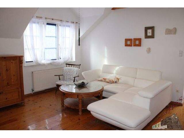 Immobilie in Mannersdorf am Leithagebirge - Sehr gut gelegenes Zweifamilienhaus in Mannersdorf zum Teil im Innenbereich bei 1 Wohneinheit sanierungsbedürftig - Bild 2