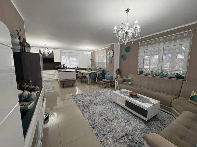 Immobilie in Neuzeug - LUXURIÖSER WOHNHIT MIT AUßERGEWÖHNLICHEM PLATZANGEBOT - Bild 0