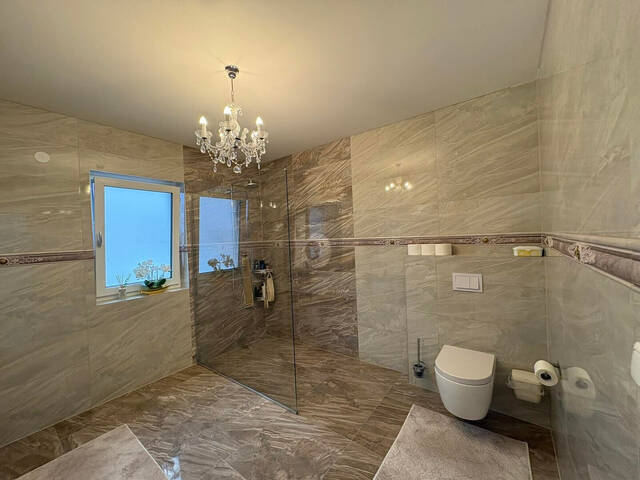 Immobilie in Neuzeug - LUXURIÖSER WOHNHIT MIT AUßERGEWÖHNLICHEM PLATZANGEBOT - Bild 2