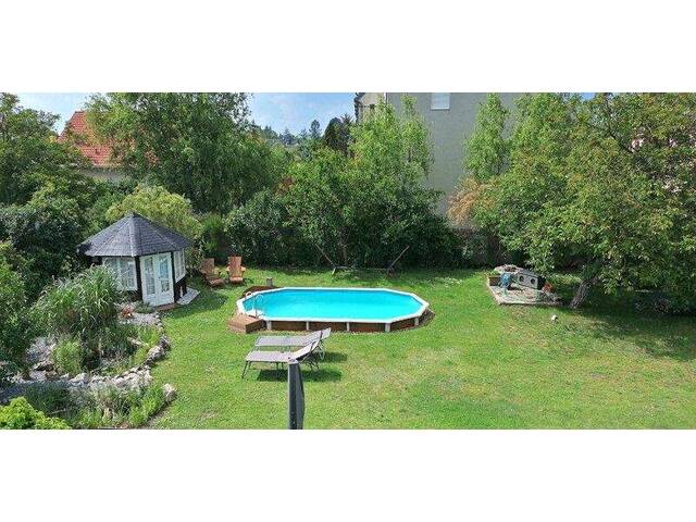 Immobilie in Strasshof an der Nordbahn - Schönes Eckgrundstück mit geräumigem, vielseitig nutzbarem Wohnhaus - derzeit 2 Wohneinheiten! - Bild 1