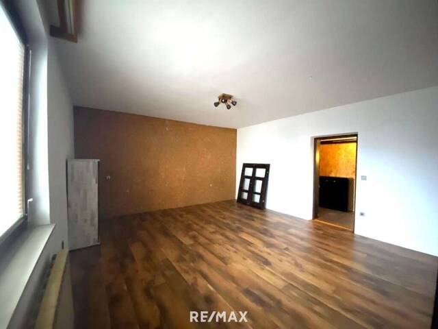 Immobilie in Kottingbrunn - Kottingbrunn: Sanieren oder Neu bauen im Zentrum mit viel Wohn-, Nutz-, und Grundfläche! - Bild 1