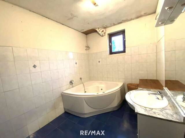 Immobilie in Kottingbrunn - Kottingbrunn: Sanieren oder Neu bauen im Zentrum mit viel Wohn-, Nutz-, und Grundfläche! - Bild 4