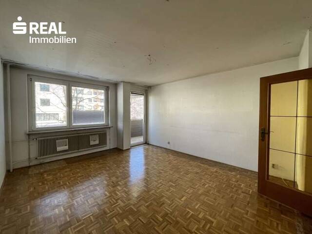 Immobilie in Salzburg - Sanierungsbedürftige Wohnung mit guter Raumaufteilung und viel Gestaltungspotenzial. - Bild 2