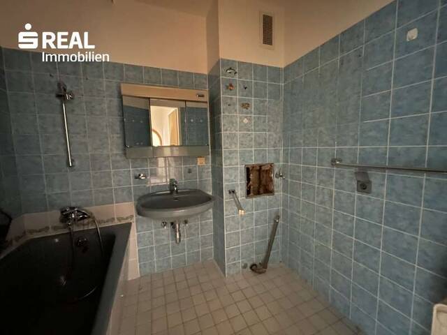Immobilie in Salzburg - Sanierungsbedürftige Wohnung mit guter Raumaufteilung und viel Gestaltungspotenzial. - Bild 3