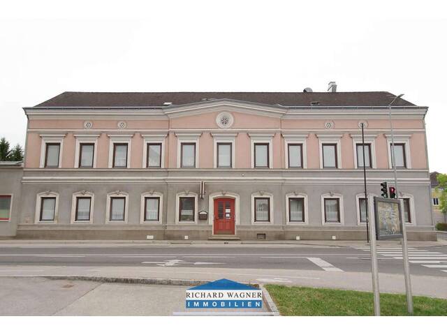 Immobilie in Hausmening - Bürgerwohnhaus mit 2.064 m² Grund in Zentrumslage und Gastronomie im gesamten Erdgeschoss sowie 250 m² Wohnfläche im Obergeschoss - Bild 0