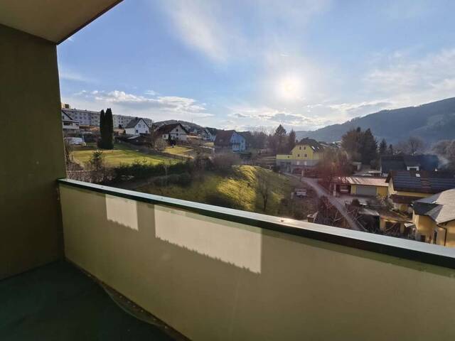 Immobilie in Mürzzuschlag - Sonnige 3-Zimmer-Wohnung mit Balkon, Fernblick & Carport - Ruheoase im obersten Stock - Bild 2