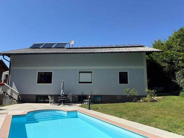 Immobilie in Brunnenthal - Schönes Einfamilienhaus mit Pool, Ausbaureserve und unverbaubarer Waldrandlage in Brunnenthal - Bild 1